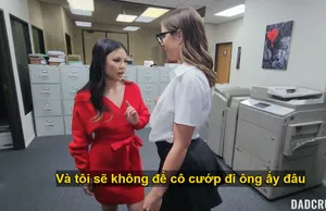 Hot girl nổi tiếng ở trường, người tôi thầm yêu lại bị bắt nạt như vậy