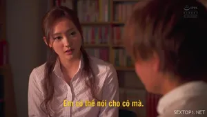 Sinh viên đại học tham gia vào ngành giải trí dành cho người lớn. Ba cô gái đang nằm trên giường. Người anh trai để những cô gái hư hỏng lên trên và quan hệ tình dục với họ. Họ thay phiên nhau tận hưởng sự kích thích khi con cặc lớn đập vào giữa âm hộ của họ. Họ liên tục phát ra những tiếng động tục tĩu và nói những điều khiếm nhã...